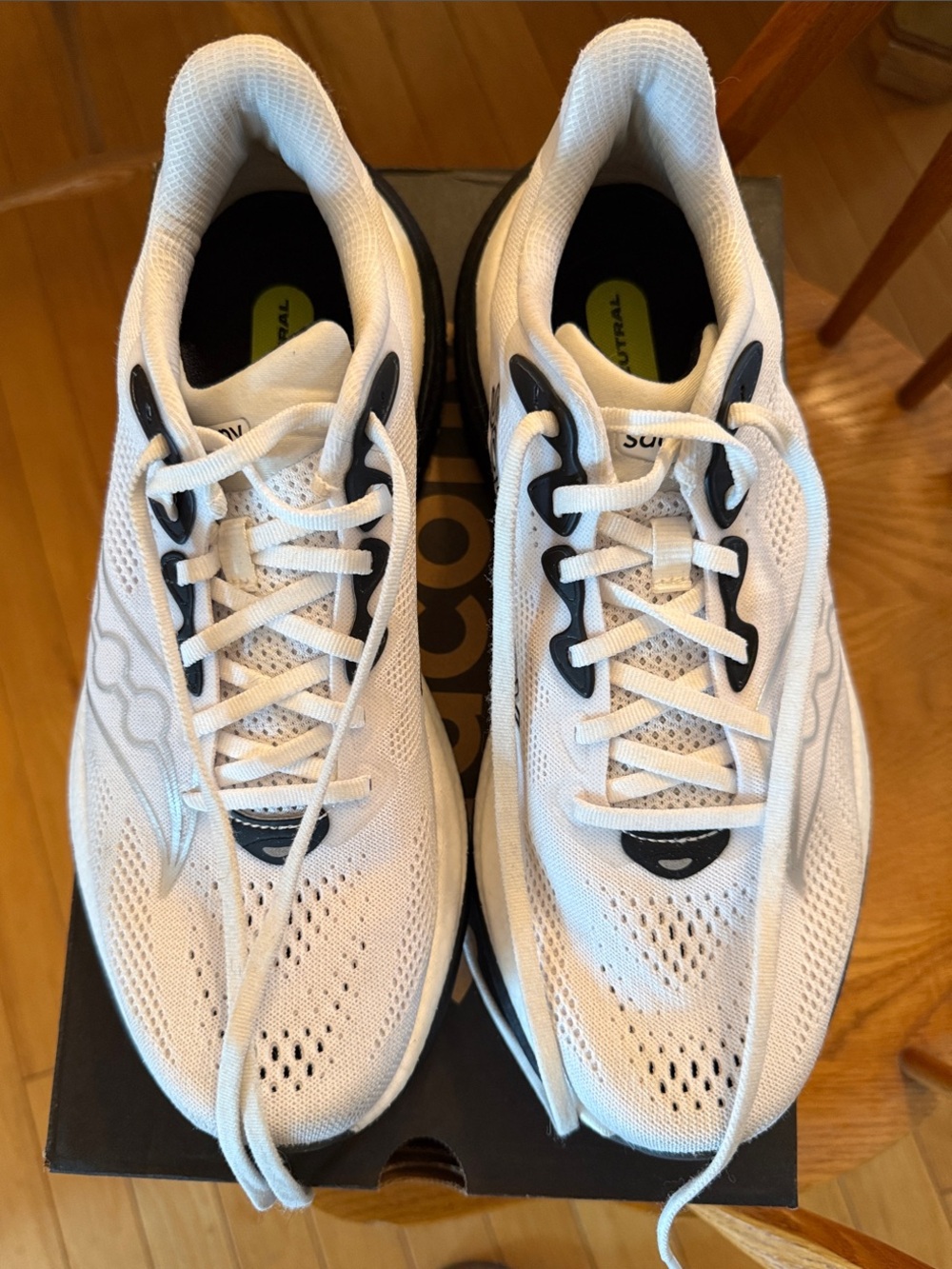 Saucony White and Black Men's Running Shoes size 10 Ride 19-